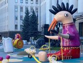 Площадку с петухом в вышиванке назвали надругательством над творчеством художницы Примаченко