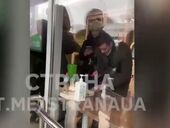 За акцию под судом сторонники Порошенко получили деньги. Видео