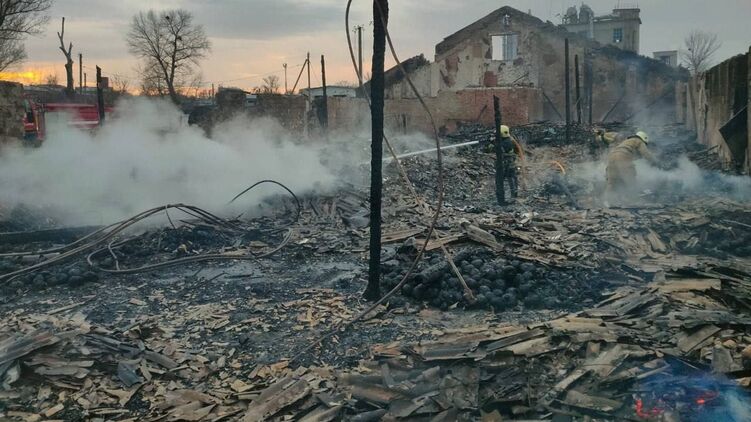 Последствия удара по предприятию в Изюме