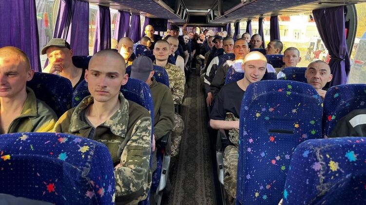 Украинские пленные, вернувшиеся домой накануне Пасхи