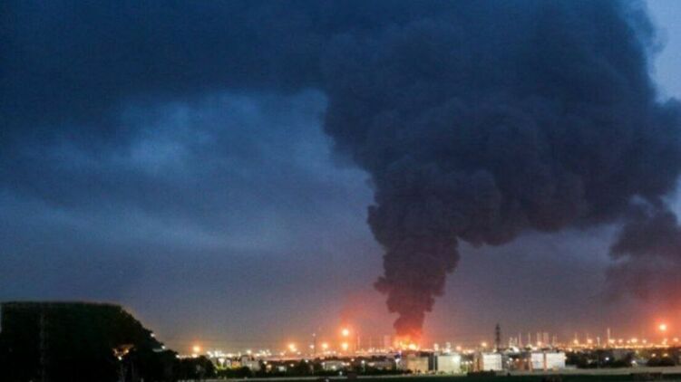 Пожар на территории Ирана после ударов Израиля. Фото: ISNA