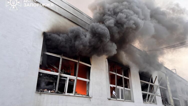 Последствия удара по предприятию в Запорожье