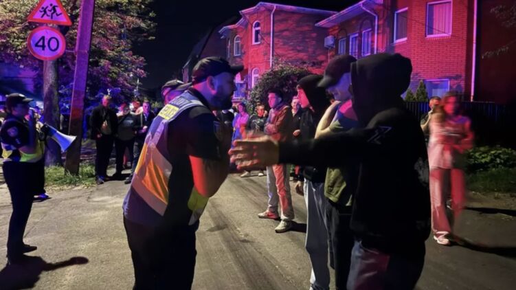 Противостояние гражданских и полиции в Виннице. Фото - Суспильне