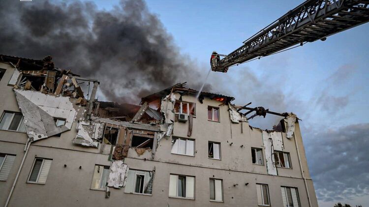 Последствия обстрела Харькова. Фото: ГСЧС