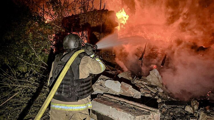 Наслідки нічного удару під Куп'янськом. Фото: ДСНС