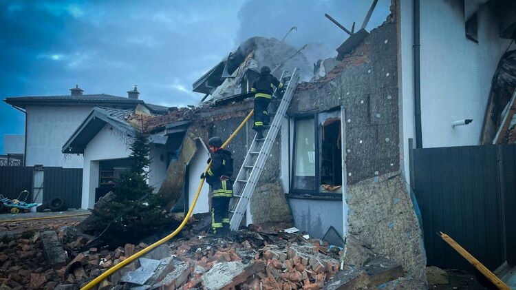 Последствия обстрелов. Фото: ГСЧС