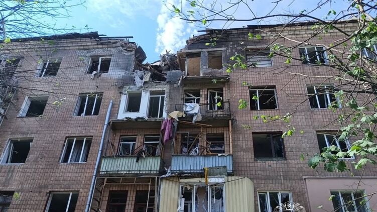 Наслідки удару по Києву. Фото: ДСНС