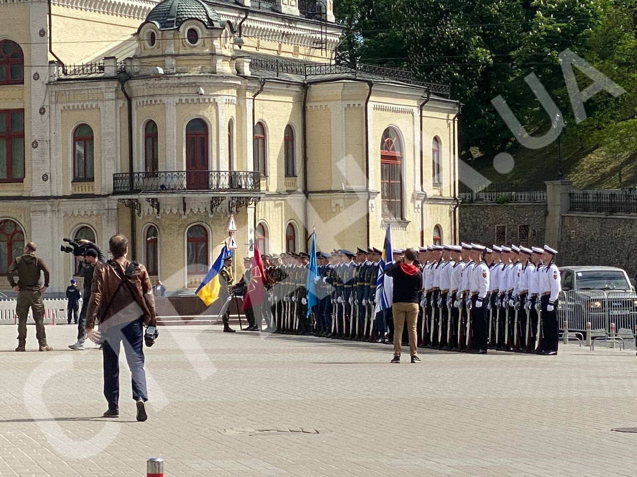 В Киеве, в Украинском доме, начинается церемония прощанию с первым президентом Украины Леонидом Кравчуком