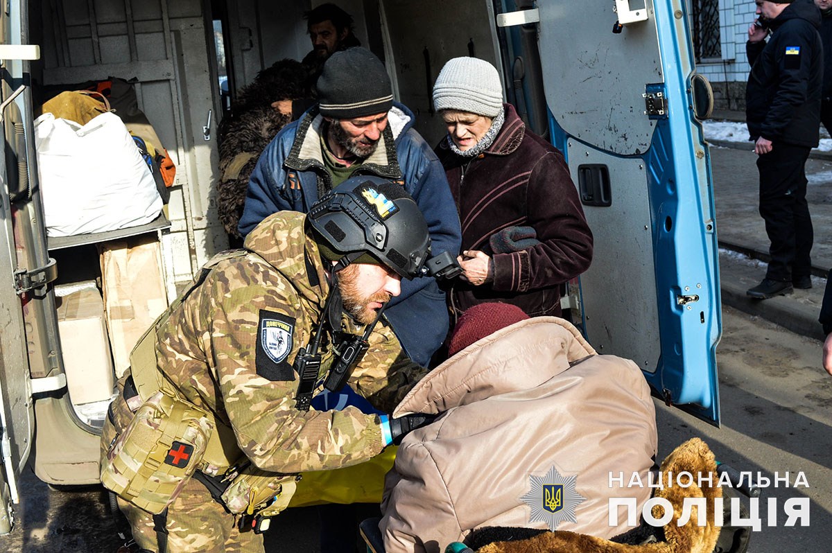 правоохоронці продовжують евакуацію з Бахмуту