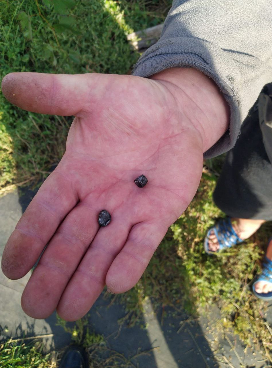 Глава Донецкой ОГА Павел Кириленко сообщает о том, что в Покровском районе нанесен удар по Курахово, попадание в дом, по Бахмуту и Северску била авиация, в Торецке артиллерией повреждено админздание