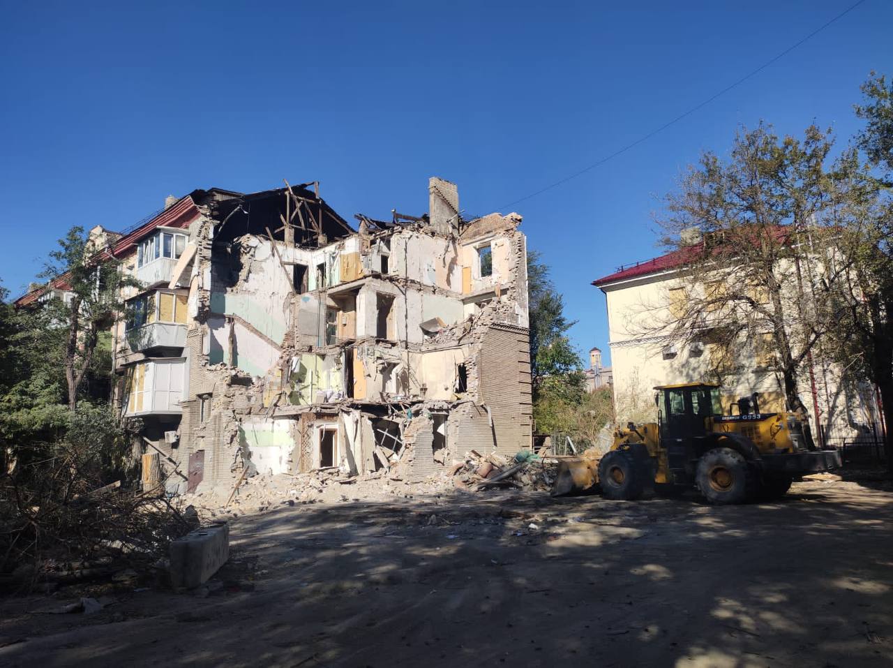 Работы в разрушенном доме в Запорожье