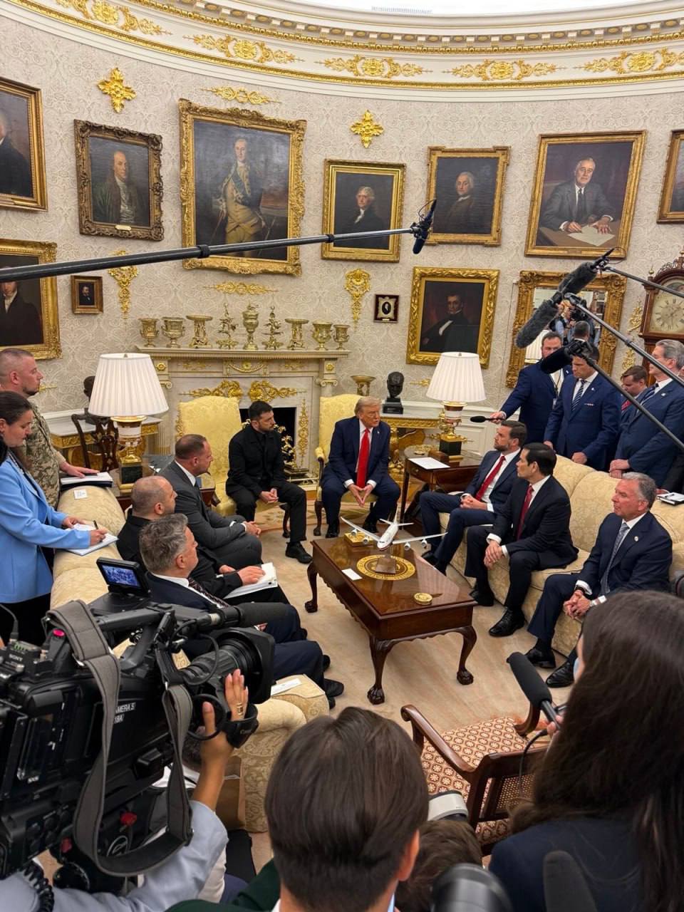 Встреча Трампа и Зеленского в Овальном кабинете
