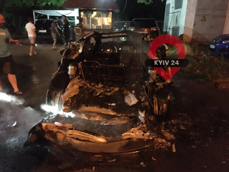 Сгоревшая "Тесла" Богдана. Фото:&nbsp;facebook.com/kievtypical
