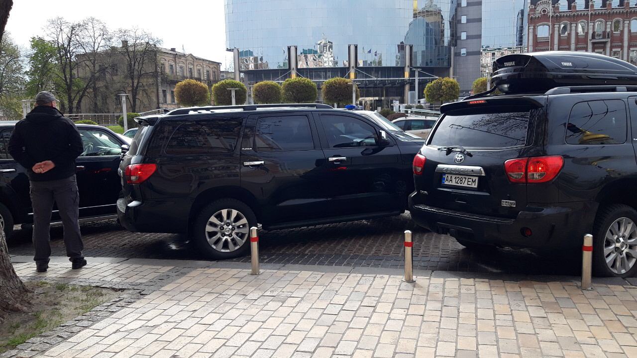 Toyota sequoia Яценюк