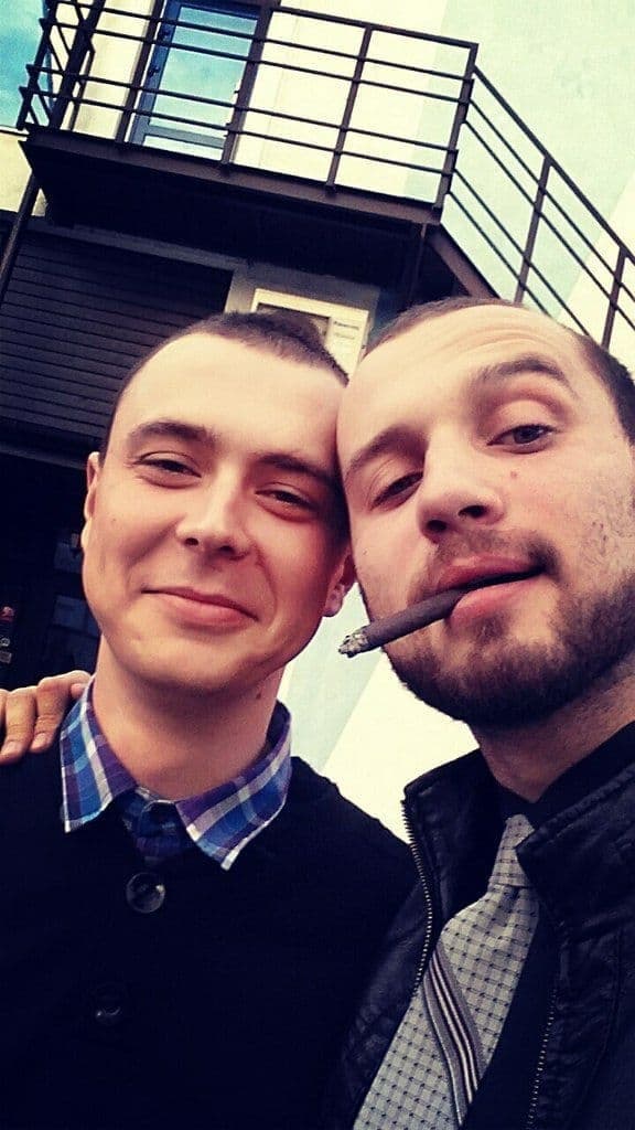 "Пи@датая пепельница". Солдат ВСУ снял видео, на котором он тушит окурок об простреленную голову кота. Скриншот