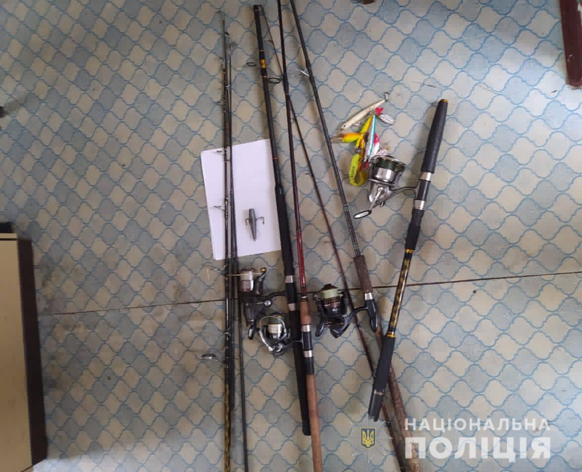 Все принадлежности, изъятые у рыбака, Нацполиция изъяла для экспертизы
