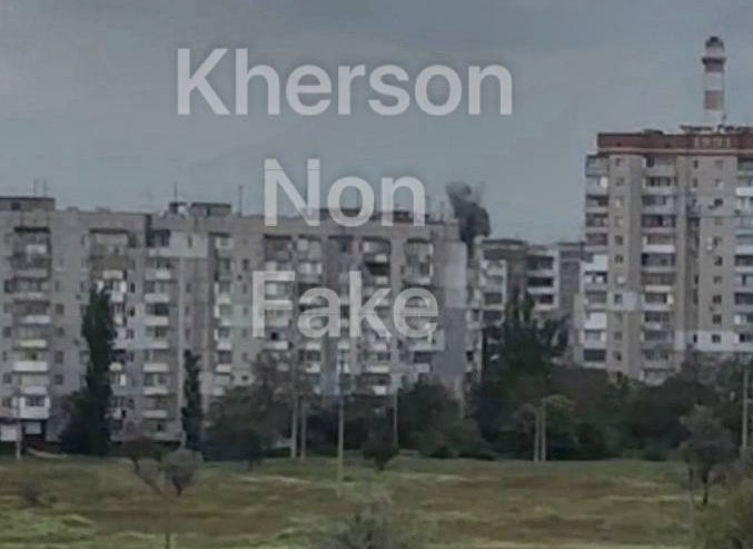 Фото удара дрона в жилой дом в Херсоне. Источник &ndash; Телеграм