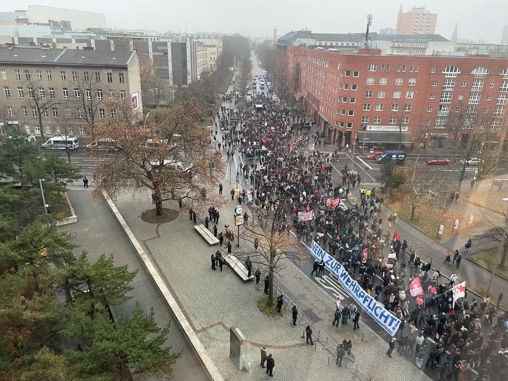 Фото демонстрації проти військового обов'язку в Німеччині (2). Джерело - телеграм