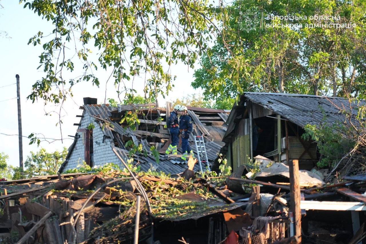 Фото (4) последствий удара РФ по Запорожью. Источник &ndash; ОВА