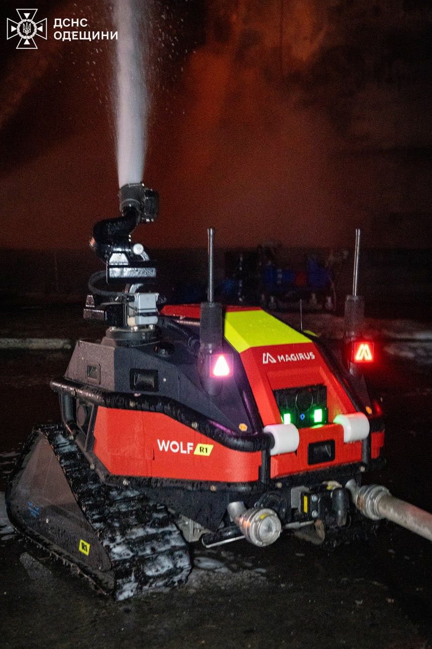 Фото гасіння пожежі (3). Джерело - facebook.com/DSNS.GOV.UA