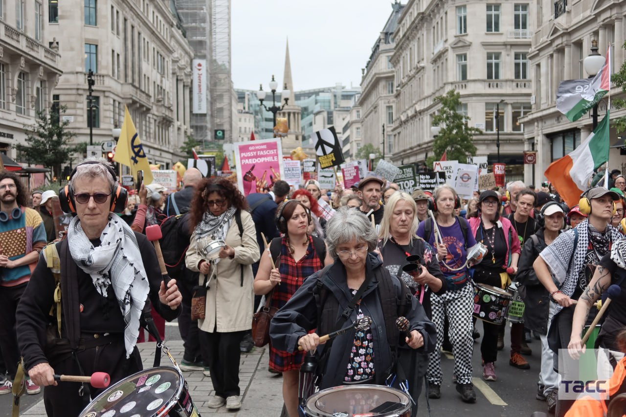 Фото протестующих на митинге в Лондоне. Источник - Телеграм