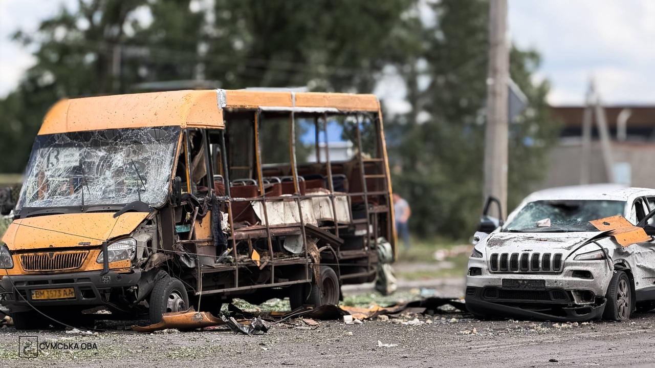 Фото (2) последствий удара РФ по Сумам. Источник – ОВА