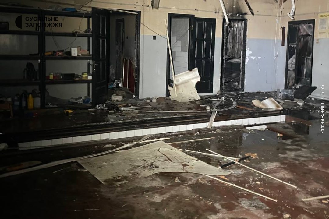 Фото (4) наслідків удару по Запоріжжі. Джерело -