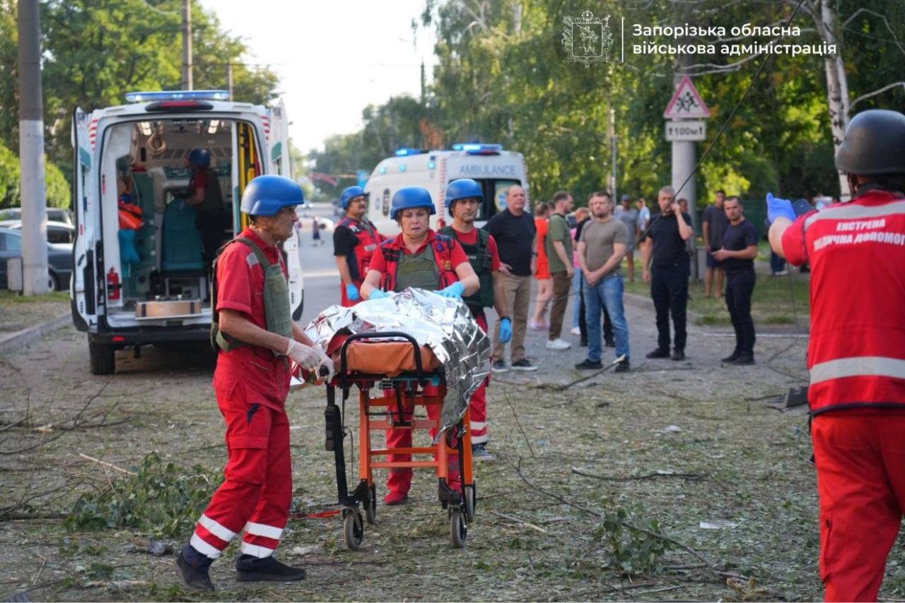 Фото (5) последствий удара КАБ по жилой многоэтажке в Запорожье. Источник – ОВА