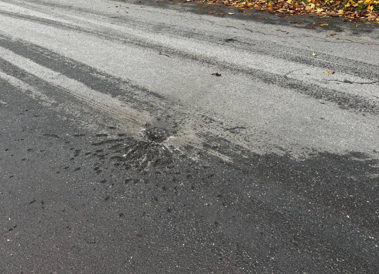 Фото (3) наслідків удару по Новгород-Сіверському Чернігівській області. Джерело - Телеграм