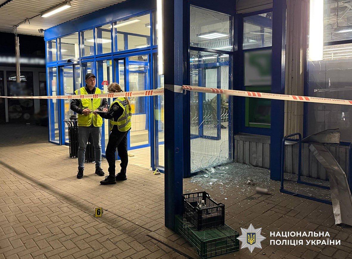 Фото слідчих дій. Джерело - zt.npu.gov.ua