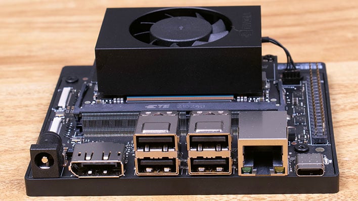 Фото мікрокомп'ютера на NVIDIA Jetson Orin. Джерело - hothardware.com